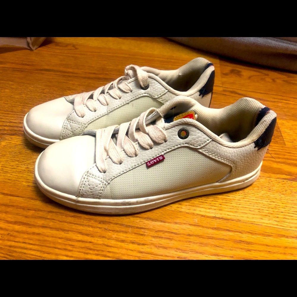 kids Levi’s shoes 👟 u.s. 3.5, eur 35.5 u.k. 2.5